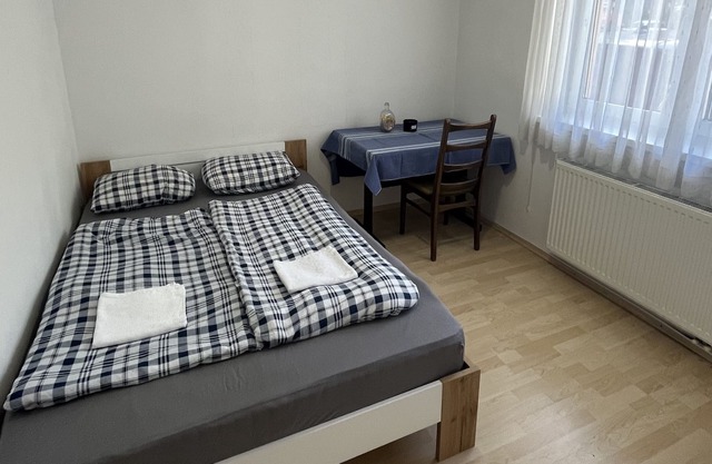 Comfortable Two Bedroom Apartment with Parking