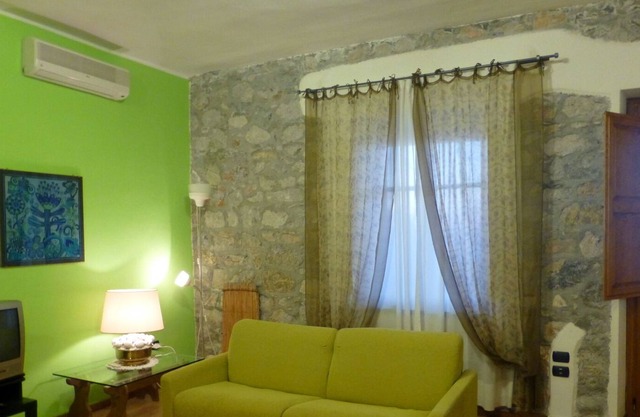 Comfortable two-room apartment overlooking the Gulf of Policastro