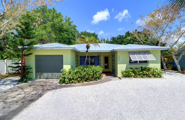 Comfortable Beach Cottage w/Pool & Awesome Backyard, just steps to Beach