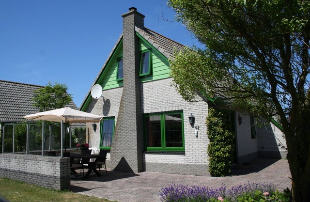 COMFORTABLE VACATION HOME NEAR THE BEACH - IDEAL FOR A RELAXING VACATION