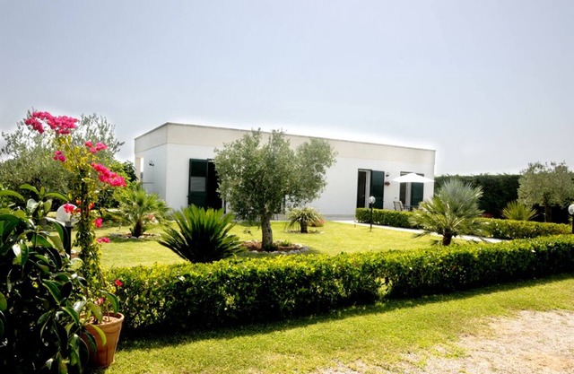Comfortable villa surrounded by greenery near the sea, Torre dell'orso and Otranto