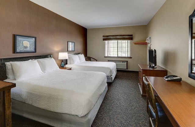 Comfortable & Warm Rustic Stay in Columbia w/Free Breakfast | 4 Units