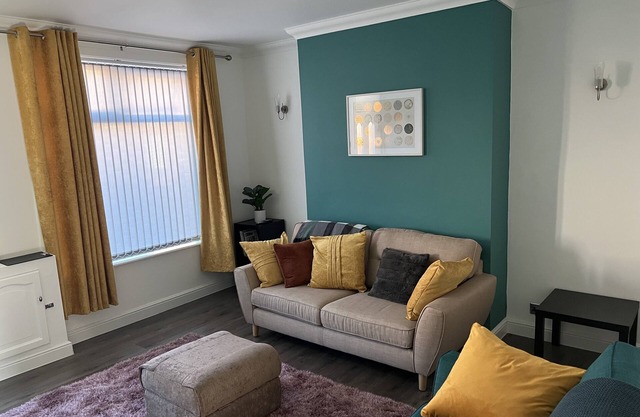 Comfortably furnished 2 bedroom home in Bolton