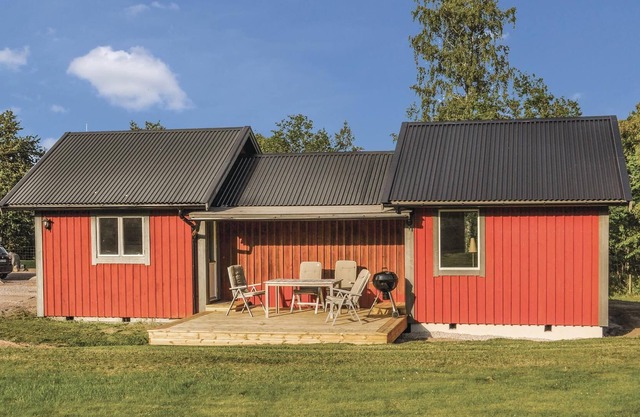 Comfortably furnished cottage with good standard and beautiful location by the lake Brunn.