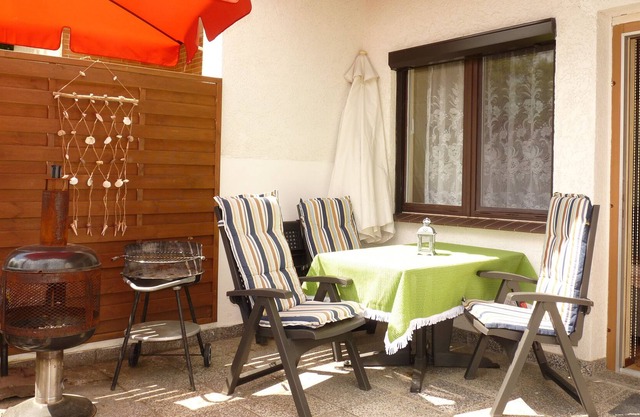 Comfortably furnished bungalow, only a few minutes to the lake, dogs allowed