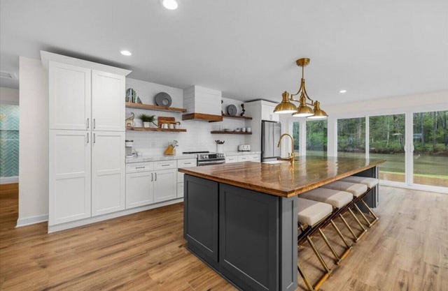 Comforting Lakeside Retreat in Gated Community