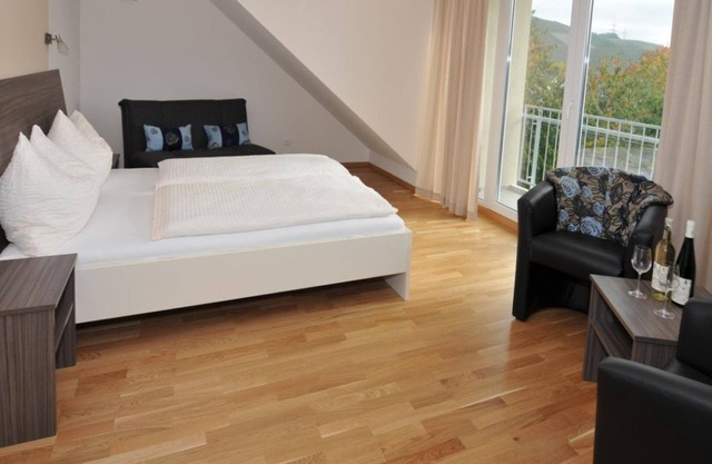 Comfortzimmer Groß mit Balkon - Gästehaus-gasthof "wein im Turm"