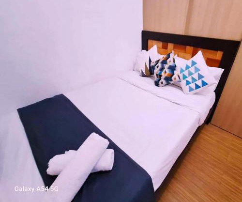 Comfy 1BR with Pool View and Wi-Fi in Grace Res Taguig City
