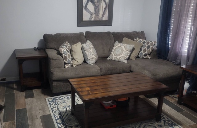 Comfy 2-bedroom unit near Edward Waters College