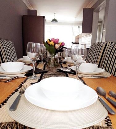 Comfy 3-Bed Home in Luton by Stayfolk, Ideal for Contractors & Groups - Sleeps 7
