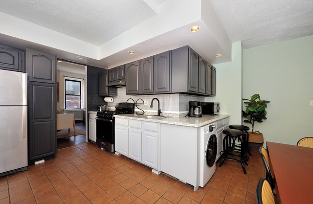 Comfy and clean 5BR Midtown West Home!