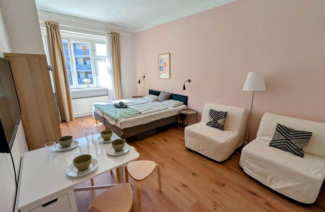 Comfy apartment sleeps 7