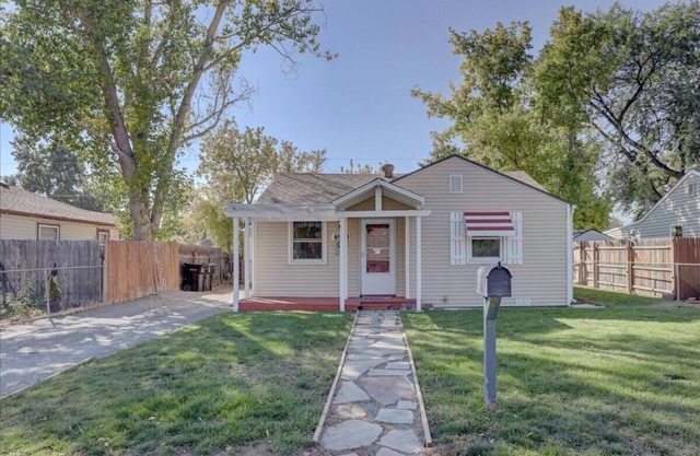 Comfy bungalow and fast Wi-Fi!