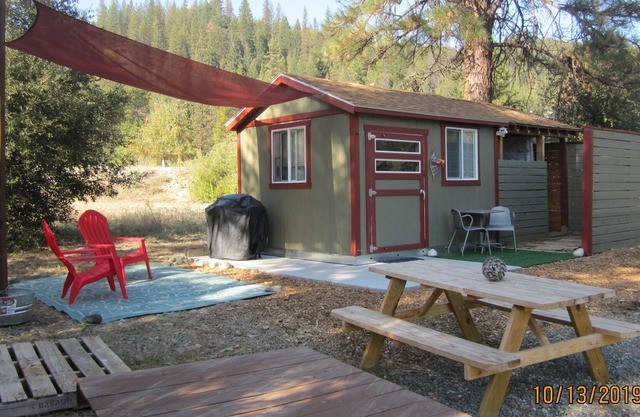 Comfy Cabin and Glamping Right on the Trinity River