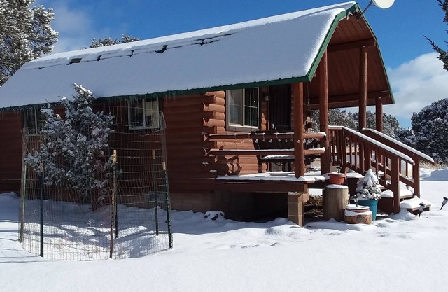 Comfy cabin for two close to Grand Canyon and many Northern Arizona attractions