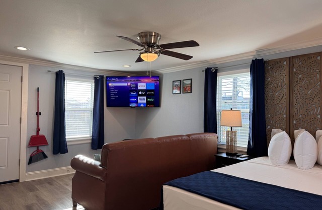 Comfy Coastal Cottage Four