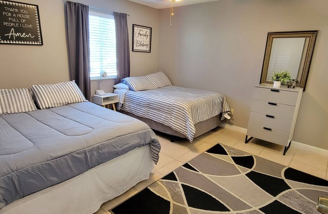 🏡Comfy & Convenient 1BR Apartment Near Oaks Mall & Medical Center Fast WIFI