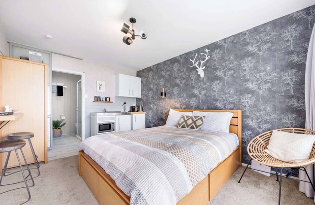 Comfy Cube - Cosy Studio- Great Location Close to Attractions, Shops & Eateries