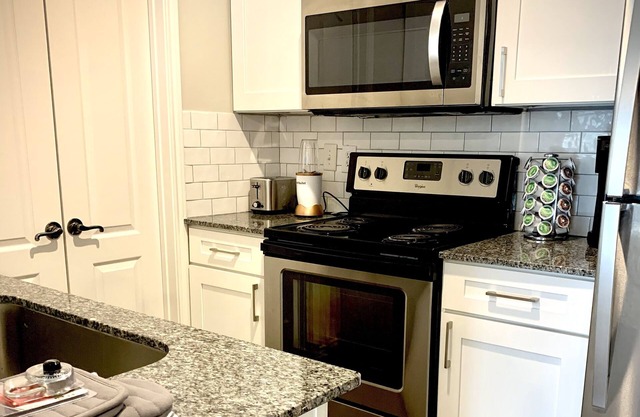 Comfy & Cute|1 bedroom|Pool|FREE Parking|24hr GYM