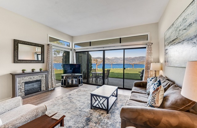 Comfy Lakefront Condo with Water Views, Shared Pool & Hot Tub