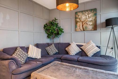Comfy Modern Unit Near Canary Wharf-Top-Floor Privacy-Ideal for Business and Leisure