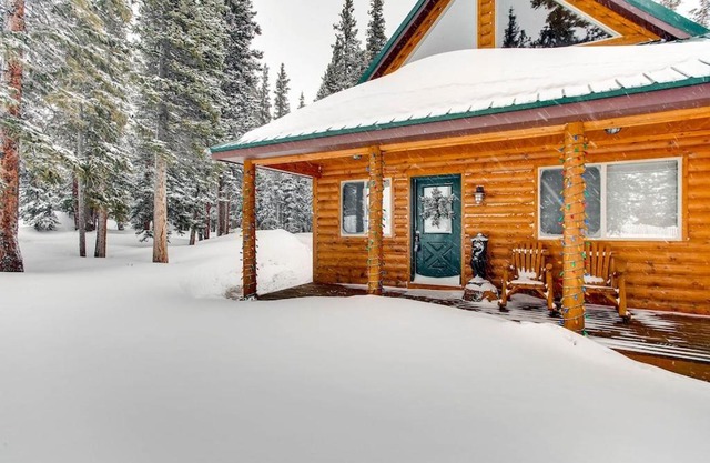 Comfy Mountain Cabin with Privacy and Great Views - Whimsical Hollow