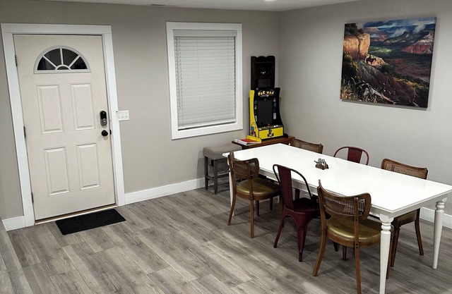 Comfy Remodeled Home. Great Basecamp for Exploring the National Parks