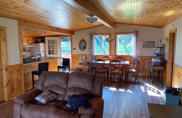 Comfy St Lawrence getaway for Fisher or birdwatcher or for a family vacation