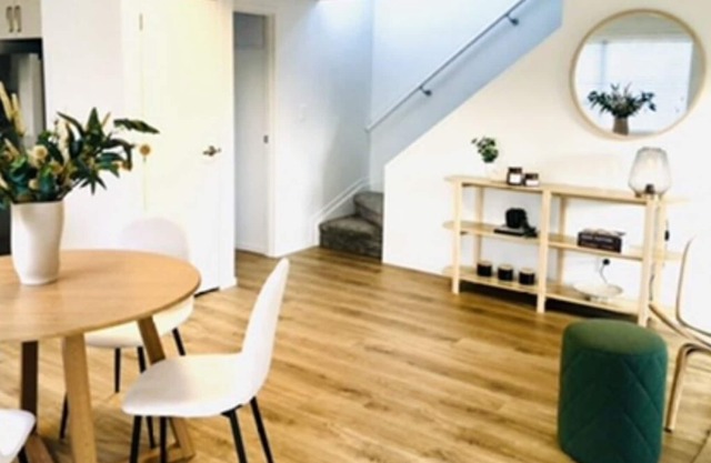 Comfy Stylish Townhouse near playground and cafe.