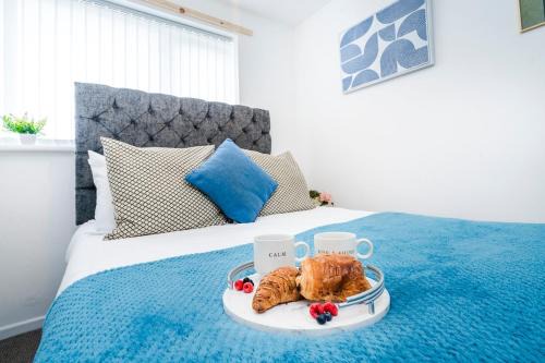 Comfy Trade Stay Sleeps 6 Free Parking