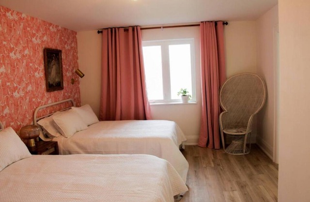 Comfy Waterfront Suite 2 Double Beds Ensuite