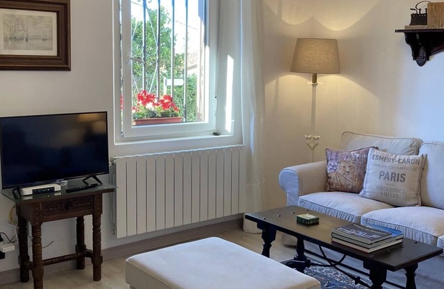 COMILLAS CENTER-3 BEDROOMS 2 BATHROOMS