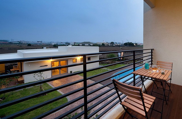 Comma & Resort