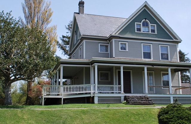 Commanders Quarters Historic Home in Hammond – Sleeps 18