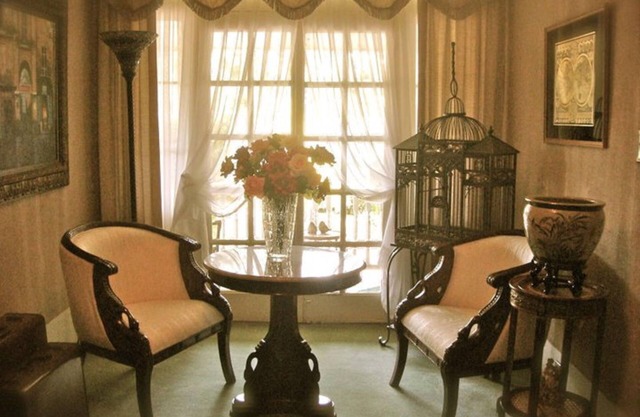 Commodore Bed & Breakfast / Library Room