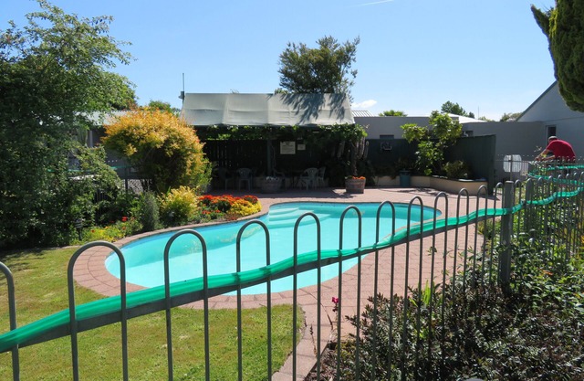 Commodore Court Motel