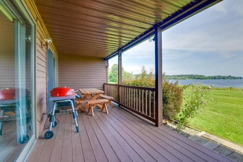 Community Boat Dock Lake Memphremagog Condo!