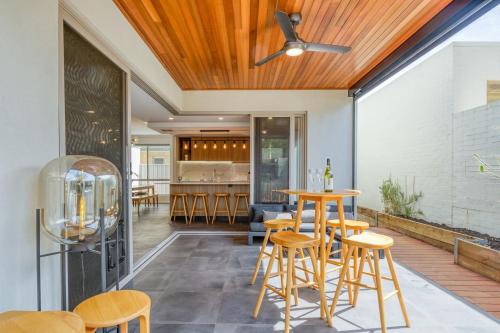 Como Sora - A Breezy Tranquil Oasis on the Coast