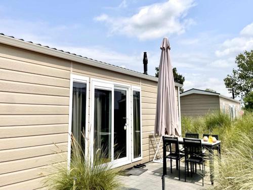 Compact chalet at 4 5 km from Rockanje