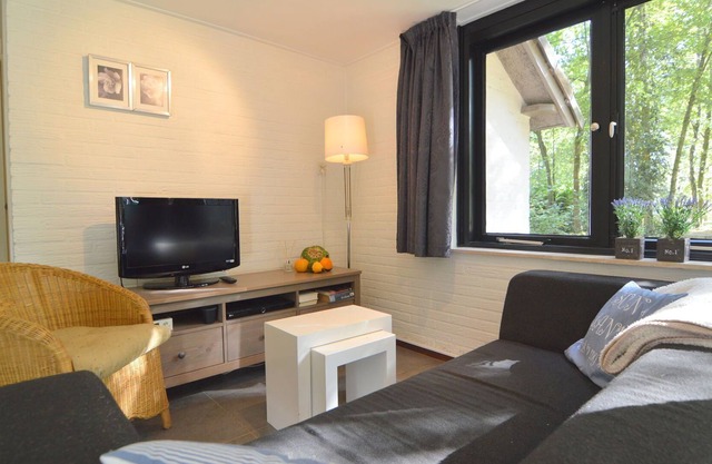 Completely detached bungalow in a nature-filled park by a large fen