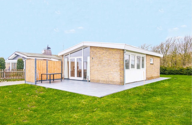 Completely renovated and refurbished! Discover vacation home Zonnig Zuid in Julianadorp aan Zee, with sunny garden, new kitchen and luxurious bedroom, perfectly located near beach and center.