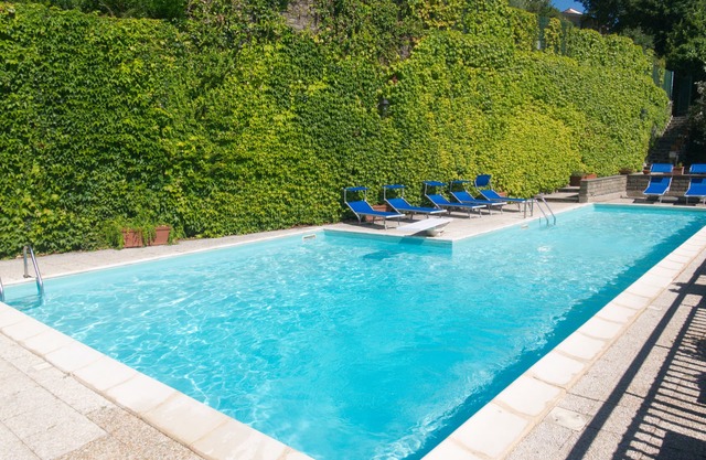 Completely remodeled in 2022. Villa, panoramic lake view, private swimming pool
