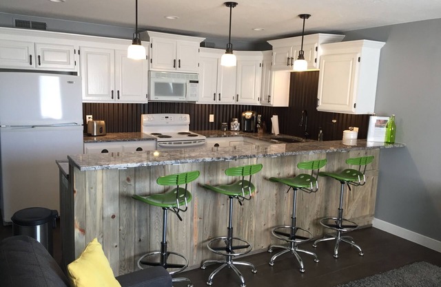 Completely Remodeled 1 Bedroom (Extra-Large) In Las Palmas
