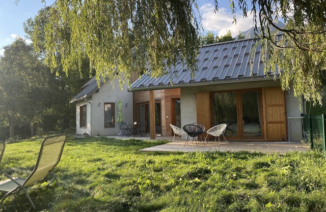 Completely renovated house in the heart of nature, 8 km from Embrun and Réallon,