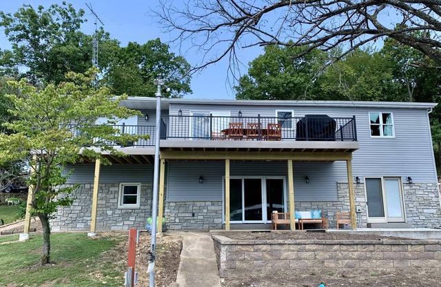 Completely renovated home in Quiet Cove with a Dock!