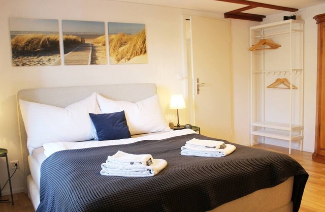 Completely renovated apartment near the train station and the center