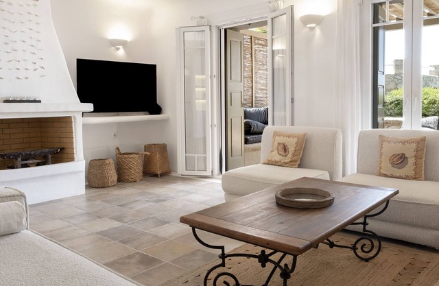 Complex of 4 Villas with a large shared pool, strategically located in Mykonos!