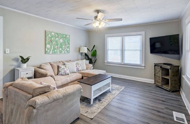 Concord 3BR/2 Bath with King and outside fire Pit
