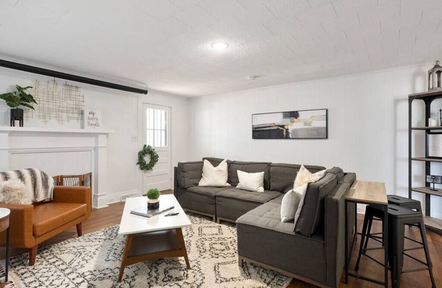 Concord Gem, entire home, pets are welcome!