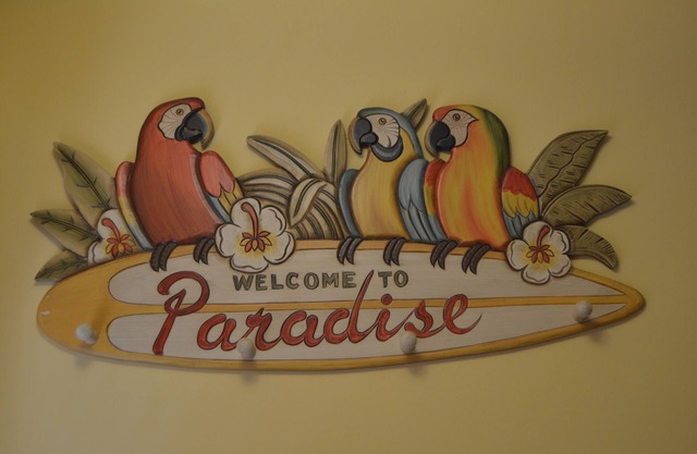 Condo, 2 Bedrooms, 1 Bath, Sleeps 6, 1 Block from beach